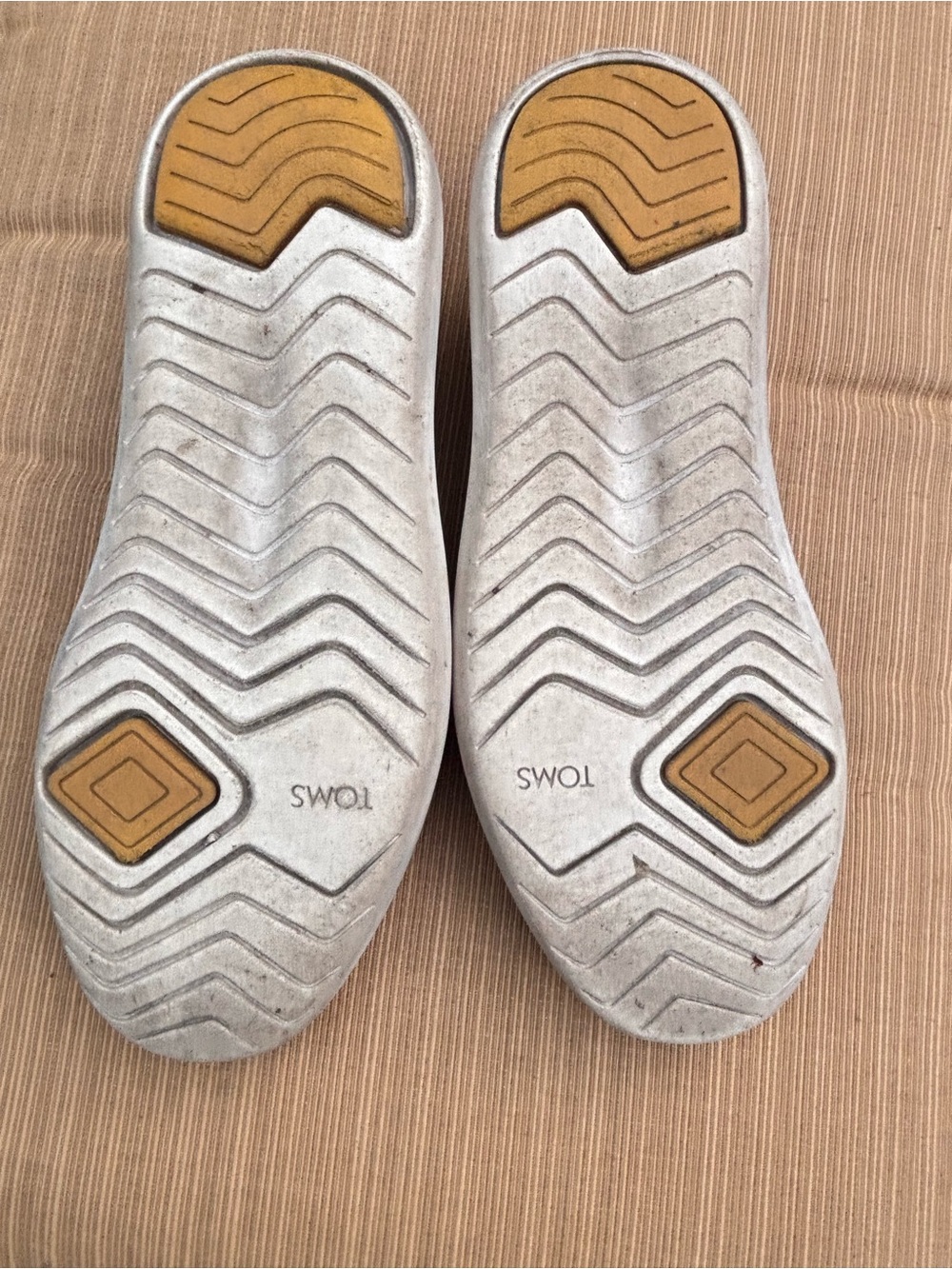 TOMS x Wildfang Colab Slip-On Sneakers Tan Suede SZ 7.5 - Picture 6 of 6